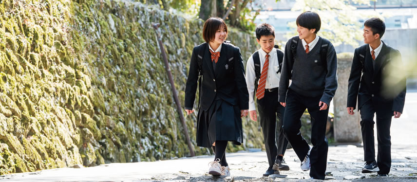 JUNIOR HIGHSCHOOL 中学校