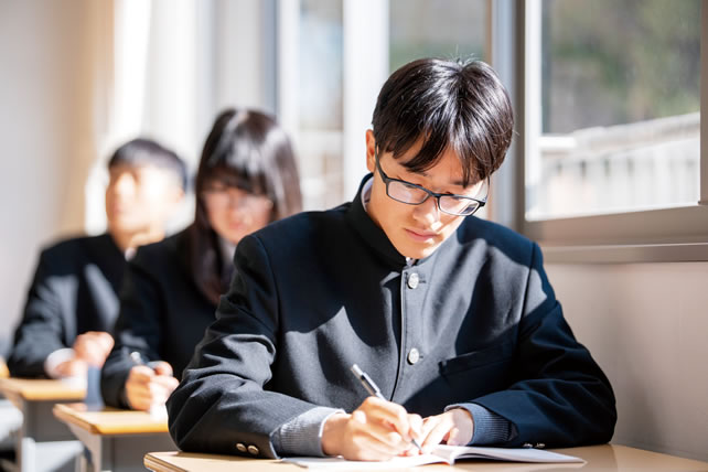 難関大学をはじめ、進学率８８．３％